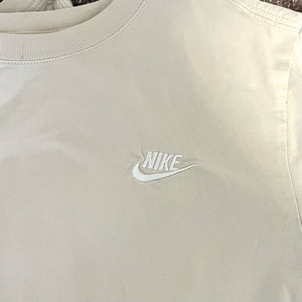 Cream Nike Shirt - Picture 2 of 2